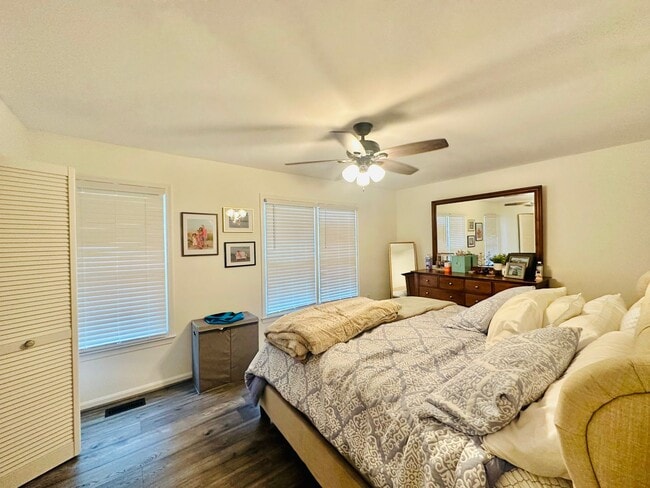 Building Photo - BEAUTIFULLY UPDATED TOWNHOME IN FAIRFAX!