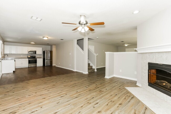 Foto del edificio - 7953 Meadow Spring Ln