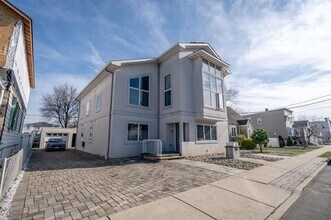 Building Photo - 770 6th St