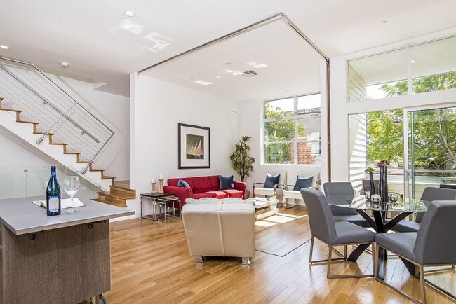 Building Photo - 5935 W Parkcrest Pl