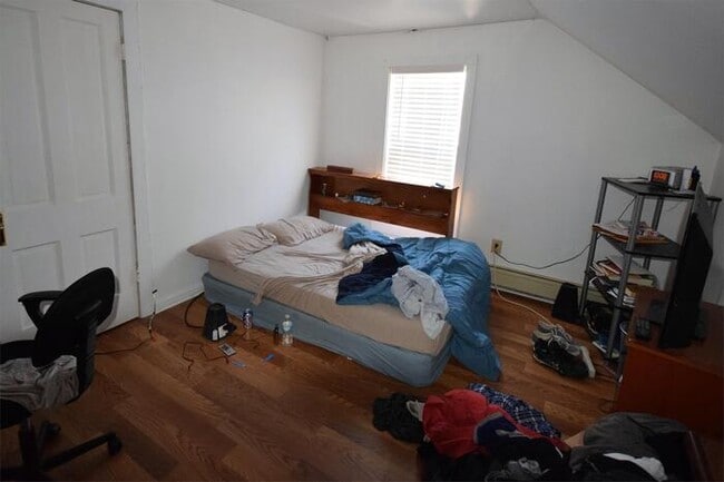 Building Photo - Updated 2 Bedroom- Oshkosh South