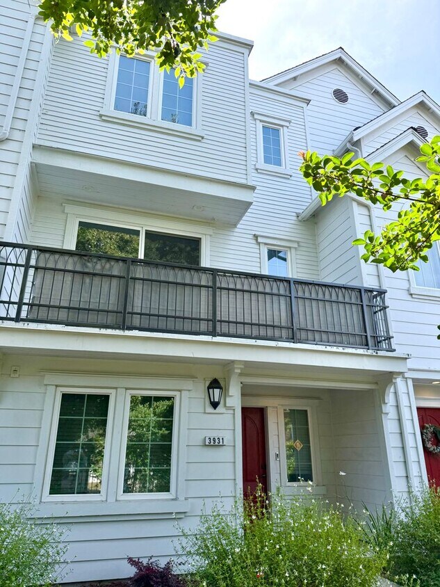 $4,190 / 4 BR - MODERN FREMONT TOWNHOME WITH JUNIOR SUITE, PRIVATE BALCONY & PRIME LOCATION! - $4,190 / 4 BR - MODERN FREMONT TOWNHOME WITH JUNIOR SUITE, PRIVATE BALCONY & PRIME LOCATION!