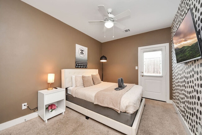 Building Photo - 3644-B Griggs Road-SI ID1047940P