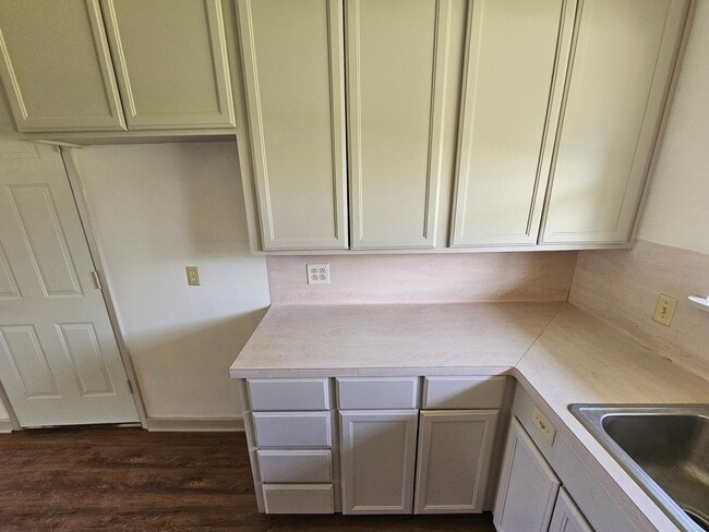 Building Photo - 3 Bedroom Single Family Home in Orange