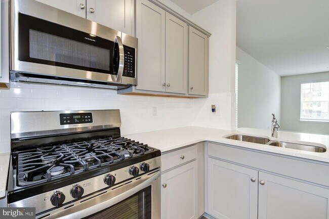 Foto del edificio - 3012 Cardinal Bluff Ct
