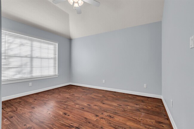 Building Photo - 35 W Pines Dr