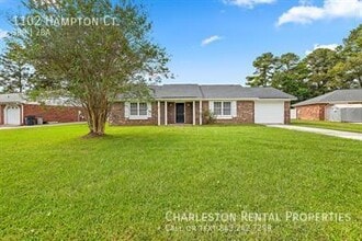 Building Photo - 1102 Hampton Ct