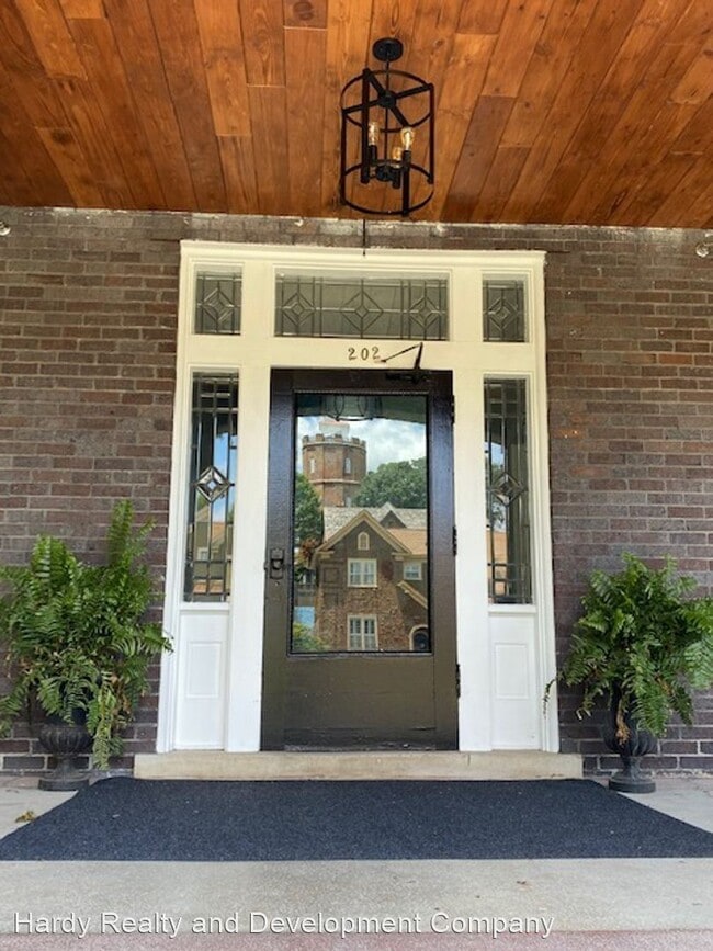 Building Photo - 2 br, 1.5 bath House - 202 E 4th Avenue, U...