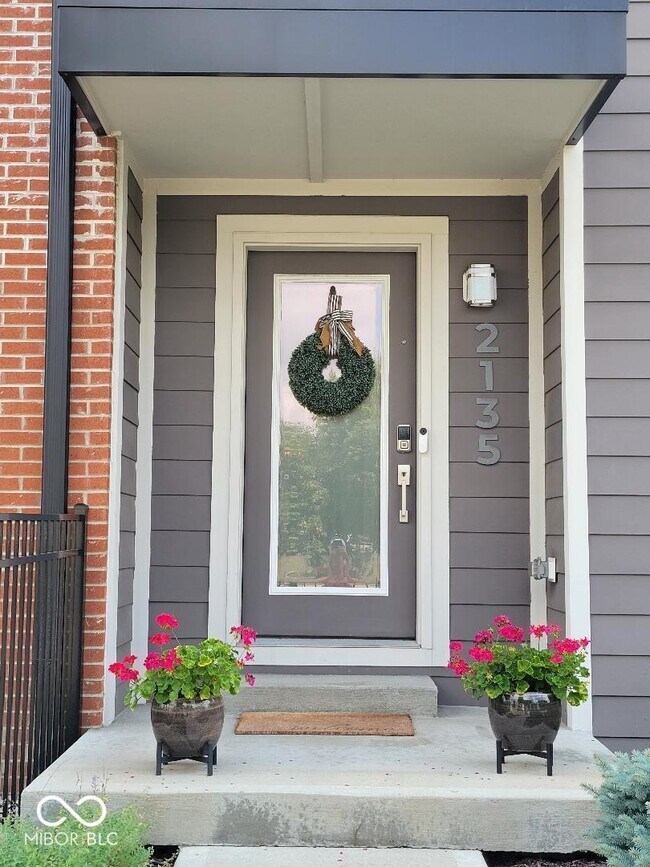 Foto del edificio - 2135 N College Ave