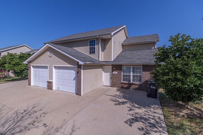 Building Photo - 1507 Raleigh Dr