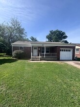 Building Photo - 202 E Vida Way