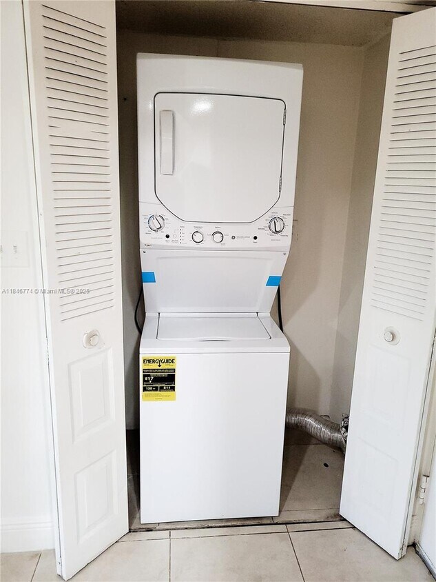 Foto principal - 8100 Geneva Ct