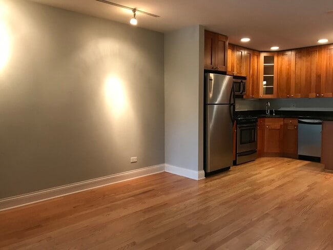 Foto del edificio - 2140 N Lincoln Ave