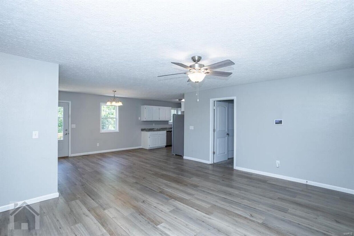 Building Photo - Wonderful 5 bedroom 3 bath house ready NOW!
