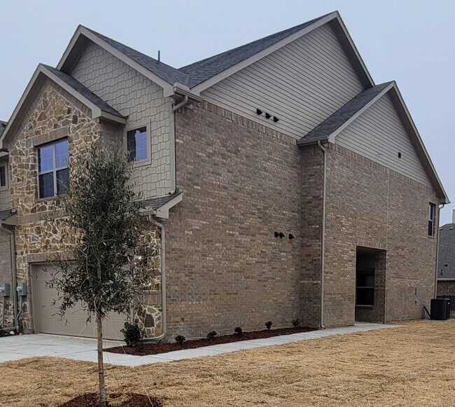 Building Photo - 6824 Topaz Dr