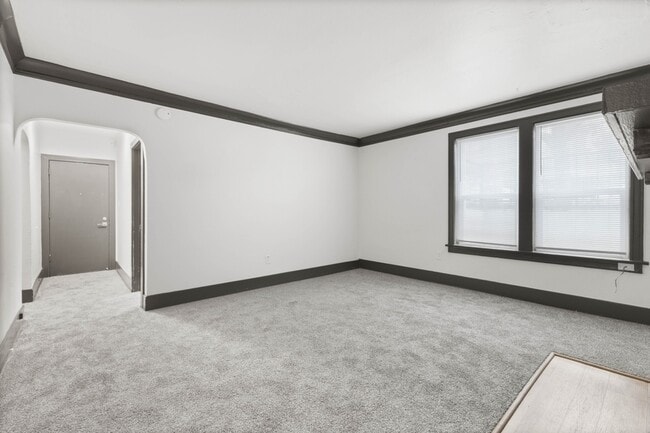 Building Photo - 16 N Broadway St