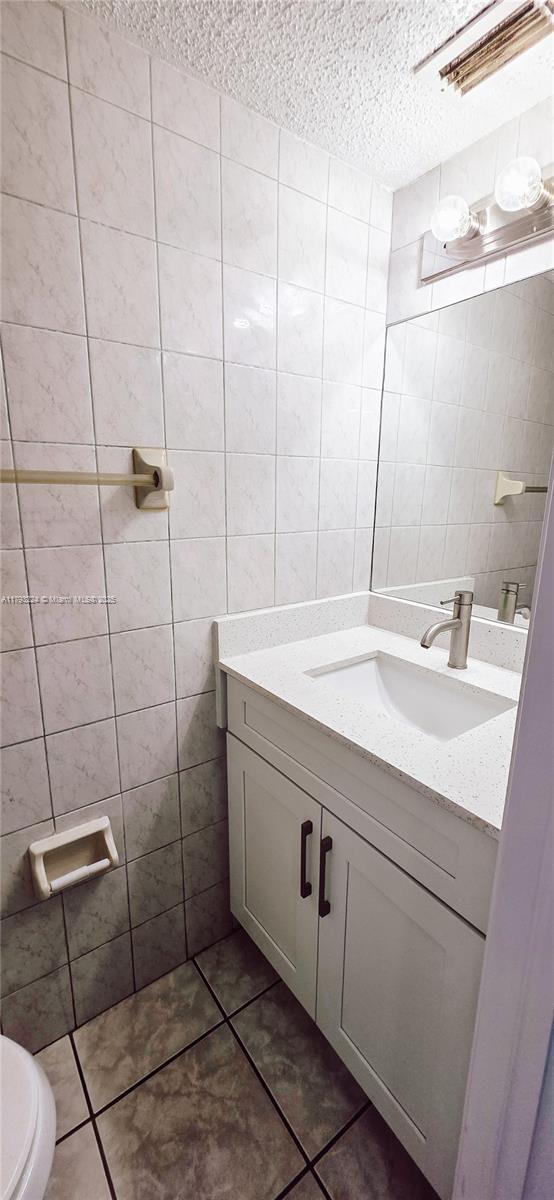 Building Photo - 1100 SW 104th Ct