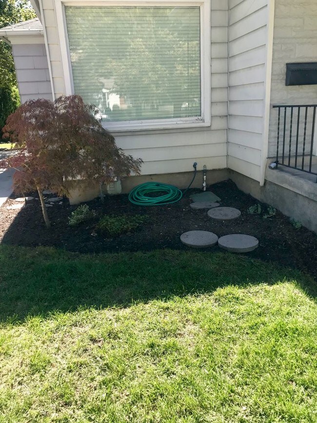 Building Photo - Remodeled 4 bed/3bath Bungalow in Sugar House