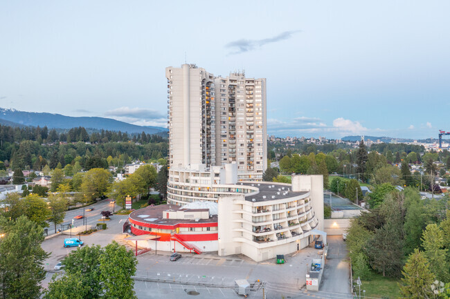 Building Photo - International Plaza Apartments