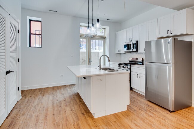 Building Photo - 2146 W Pierce Ave