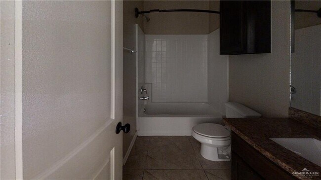 Building Photo - 9 W Garfield Ave