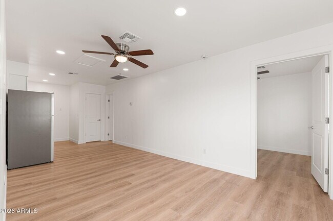 Foto del edificio - 1646 E McKinley St