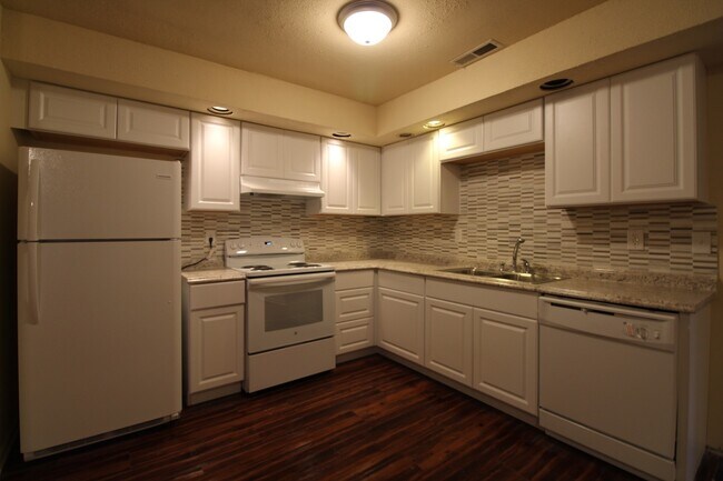 Building Photo - Beautifully remodeled 4 bedroom home!