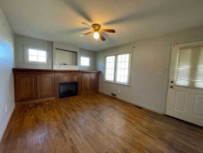 Foto del edificio - Ranch with Newer Roof & Central AC
