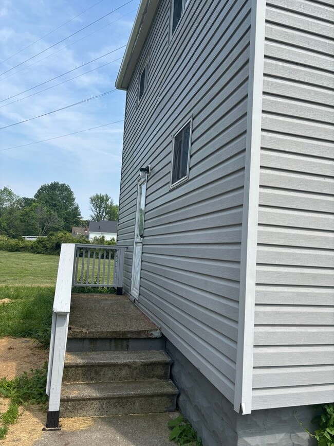 Building Photo - Section 8 welcome, 4bd 2 bath