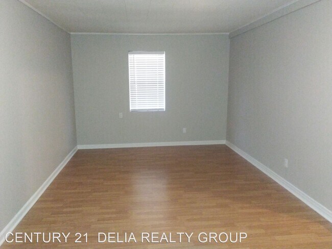 Building Photo - 2 br, 1 bath House - 906 Wisteria Dr.