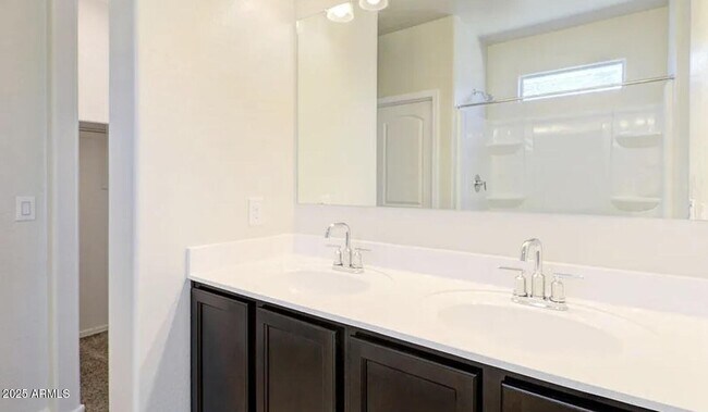 Foto del edificio - 1182 E Tyler Ln