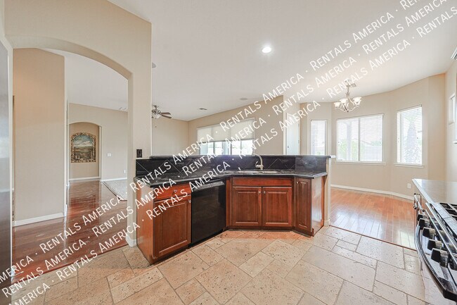 Building Photo - 14712 W Edgemont Ave
