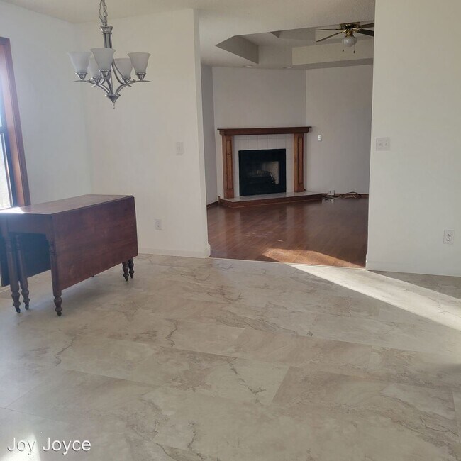 Foto del edificio - 3 br, 2 bath House - 334 N. Becky Circle