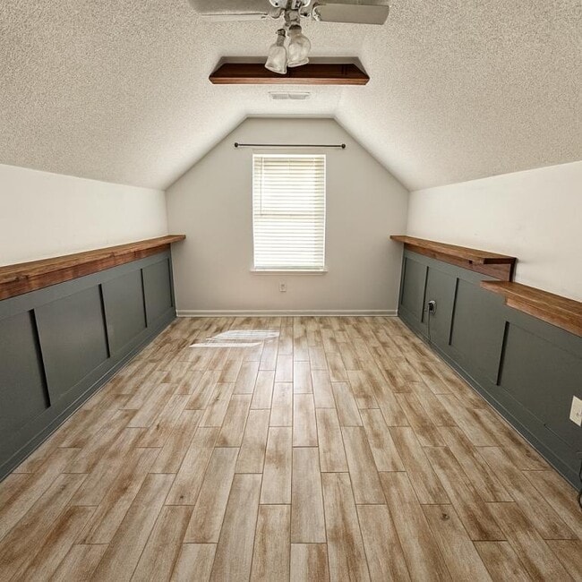 Foto del edificio - 4910 Darby Ln