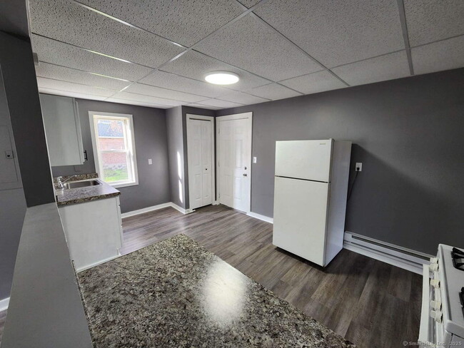 Building Photo - 51 Draher St