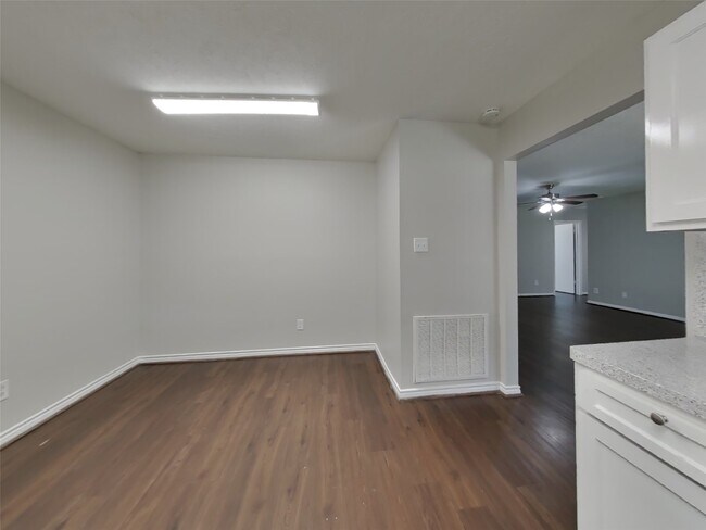 Foto del edificio - 28707 Binefield St