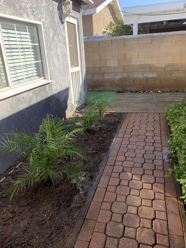 Front - 22528 Anchor Ave