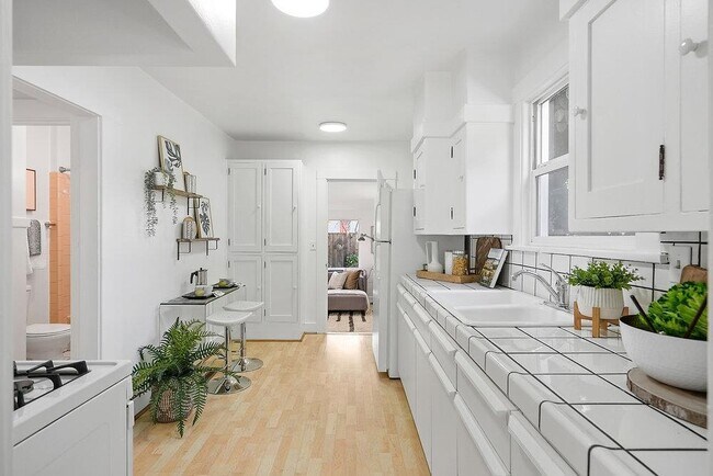 Foto del edificio - 1021 Leona Ct