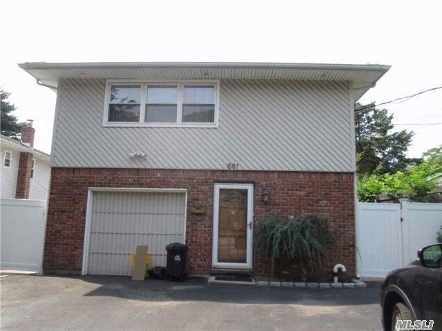 Foto principal - 681 Old Bethpage Rd