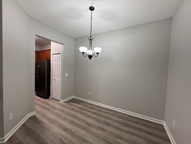 Foto del edificio - Modern 3rd-Floor Condo Near Beach & Southside
