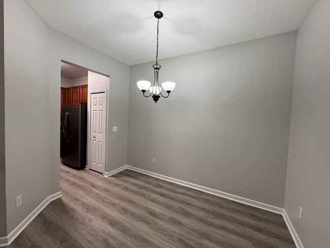 Building Photo - Modern 3rd-Floor Condo Near Beach & Southside