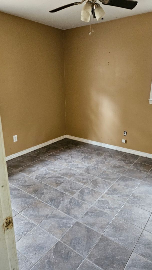 Building Photo - 3 bed 1 bath