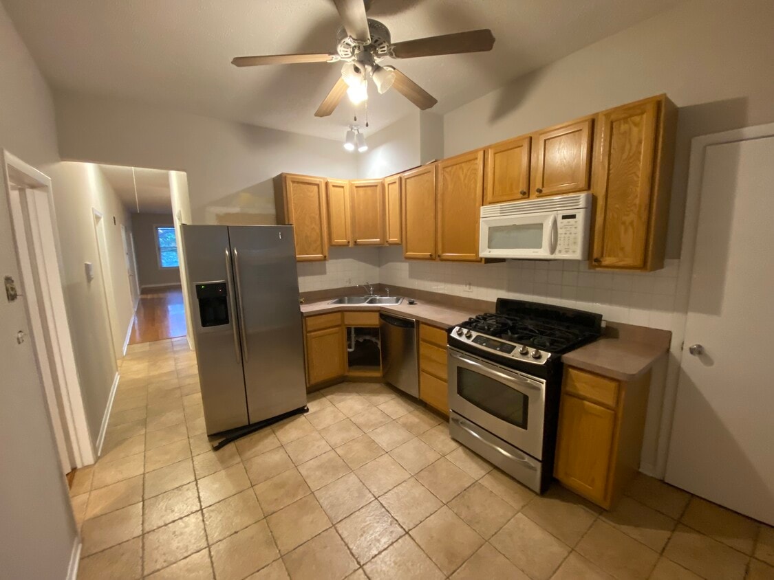 Primary Photo - 4530 N Lincoln Ave
