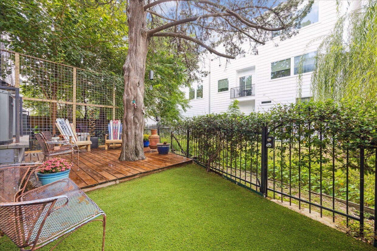 Primary Photo - 1230 W 25th St