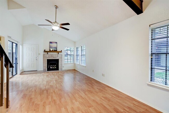 Foto del edificio - 2611 Grants Lake Blvd