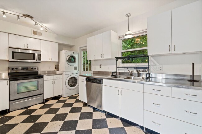 Foto del edificio - Charming Two Bedroom Home