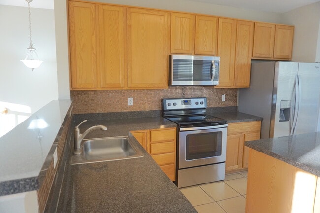 Building Photo - 920 E Lombard St