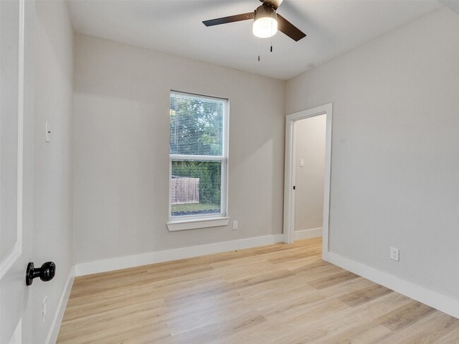 Building Photo - 819 E 40th St
