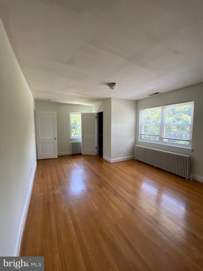 Foto del edificio - 2329 Fairlawn Ave SE