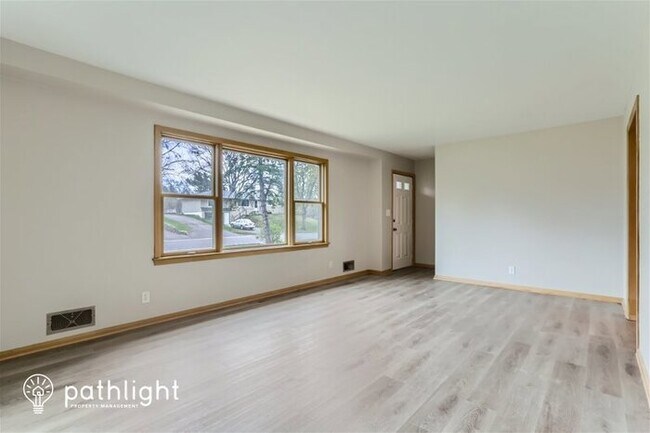 Building Photo - 1771 City Heights Dr, Maplewood, MN, 55117